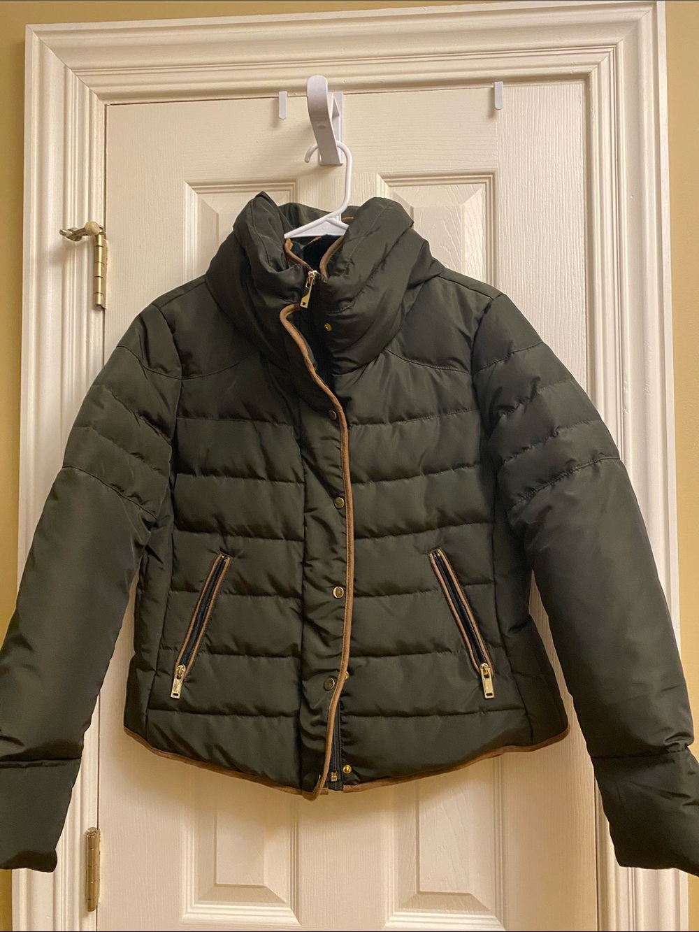 NWTw Latte Black Brand  Puffer Jacket Medium